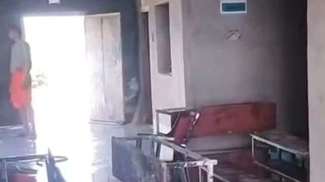 देवघर में असामाजिक तत्वों ने स्कूल में लगाई आग, पुलिस मामले की जांच में जुटी
