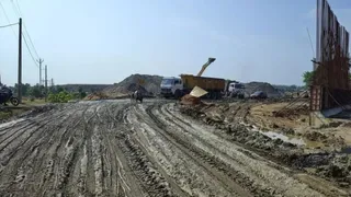 कसमार में बनारस-कोलकाता एक्सप्रेस-वे का बाईपास बना मुसीबत। (जागरण)