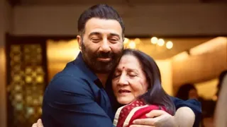 सनी देओल और उनकी मां (फोटो क्रेडिट- एक्स)