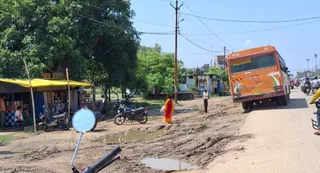 सिसवा, झुलनीपुर व ठूठीबारी रूट पर लोकल बस संचलन ठप। जागरण