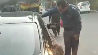 PAK क्रिकेटर की सीट बेल्ट नहीं पहनने पर रोकी गई गाड़ी