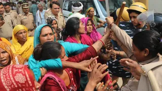 जेल में गैंगस्टर की मौत को लेकर दिन भर हंगामा।