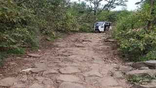 ग्रामीणों ने बताया 2000 में बनी सड़क, 25 साल से नहीं हुई मरम्मत।