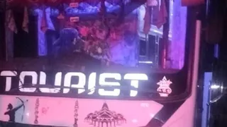 दुर्घटनाग्रस्त टूरिस्ट बस।