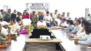 जनता दरबार में शामिल विधायक प्रकाश राम। (जागरण)