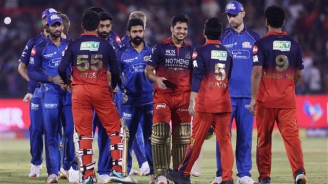IPL 2026: बेंगलुरु की जीत ने पूरी तरह बदल दिया प्लेऑफ का समीकरण, राजस्थान-पंजाब की बढ़ी मुश्किलें; रेस में कौन-सी टीमें शामिल?
