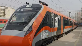 जम्मू से श्रीनगर तक आलीशान सफर का नया नाम बनी वंदे भारत, वीकेंड पर 11 हजार यात्रियों ने बनाया रिकॉर्ड।