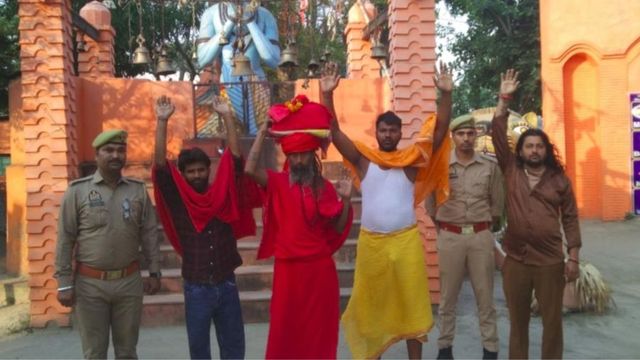 कौन हैं बवंडर बाबा? जो ब्रज को बनाना चाह रहे नशामुक्त, सिर पर 21 हजार हस्ताक्षर की पोटली लेकर CM से मिलने निकले
