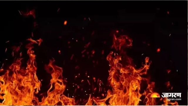 बल‍िया के मरौटी गांव में अज्ञात कारणों से लगी आग से चार परिवारों की दस झोपड़ि‍यों सहित घर गृहस्थी का सामान जल कर नष्ट
