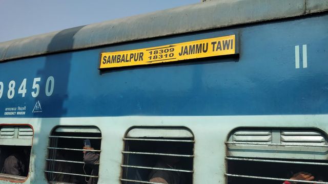 जम्मूतवी एक्सप्रेस में गोली मारकर बिहारी युवक की हत्या, नैमिषारण्य धाम जा रहे दिनेश साहू की ट्रेन में मौत