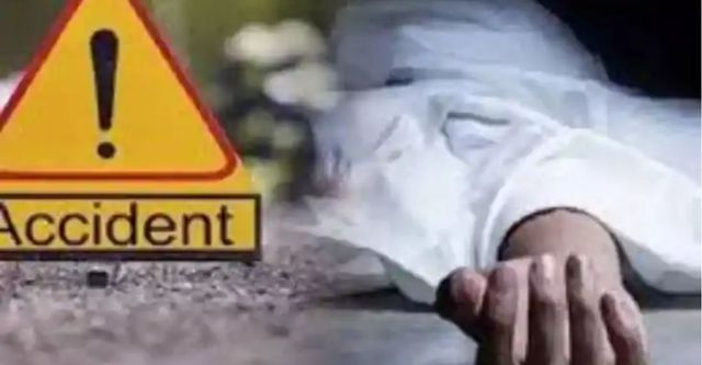 कानपुर हाईवे पर ट्रक ने बाइक सवार परिवार को कुचला, पति के सामने ही पत्नी-बेटी की गई जान
