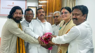 बंगाल में मंत्रियों को बांटे गए विभाग।