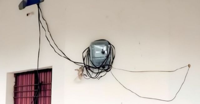 हमीरपुर में बिजली विभाग का अजब कारनामा: न तार जुड़े न बिजली जली, फिर भी बिल आ गया 60 हजार
