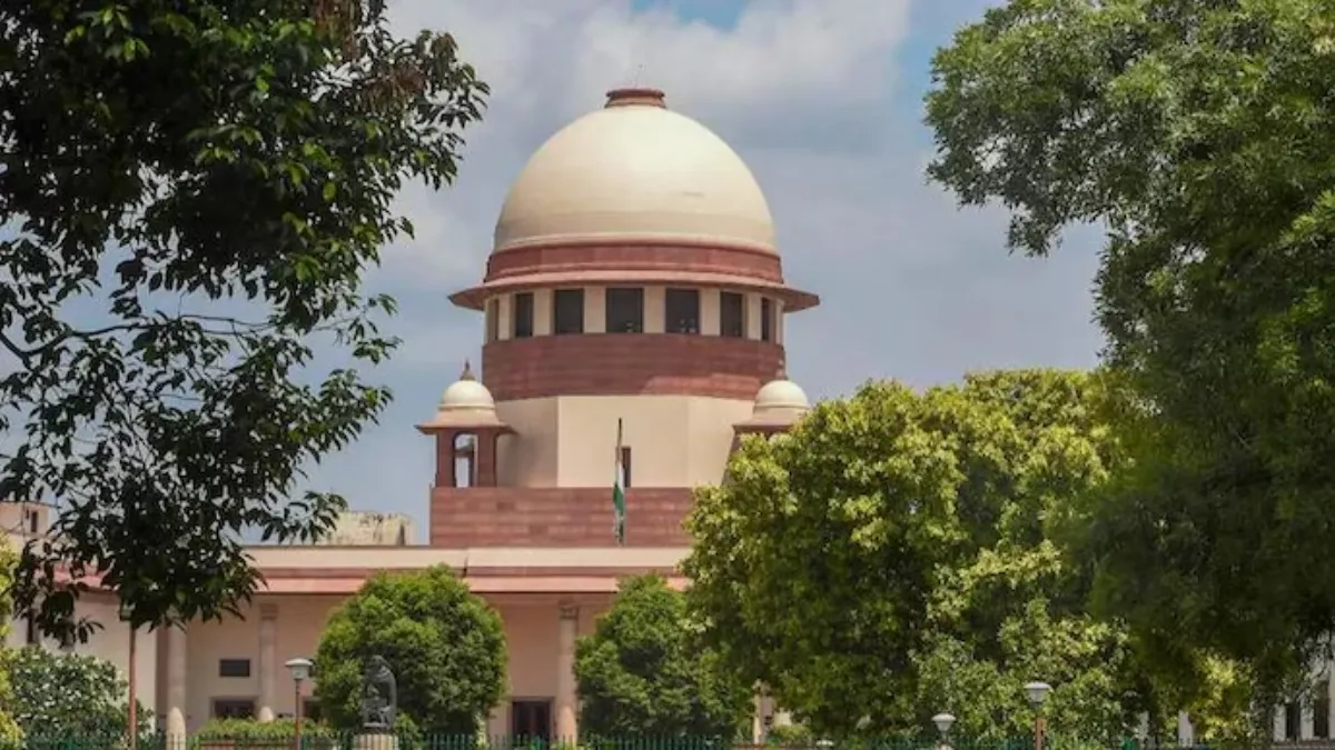 विकास परियोजनाओं पर रोक वाली याचिकाओं पर SC सख्त, पूछा- 'देश तरक्की कैसे करेगा?'