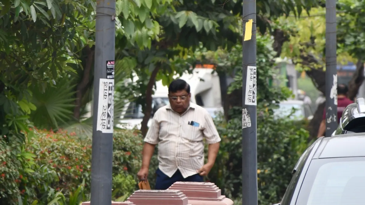 विकास मार्ग का करोड़ों का सुंदरीकरण बर्बाद, असामाजिक तत्वों और अतिक्रमण से बदहाली