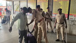 चंदौली के डीडीयू जंक्शन पर 250 जवानों की तैनाती, यात्रियों की सुरक्षा अब अभेद्य।