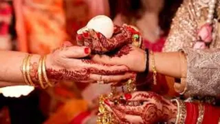 प्रयागराज में जाति-धर्म और पहचान न बदले, इसलिए प्रेमी युगल अब स्पेशल मैरिज कर रहे हैं।