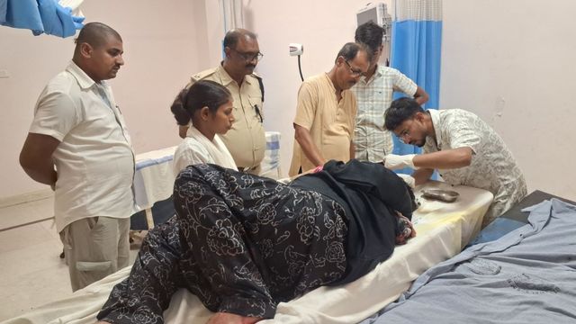 मधुबनी में अज्ञात वाहन ने बाइक को मारी टक्कर, पति की मौत, पत्नी दरभंगा रेफर
