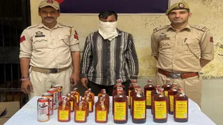 थाना बसोहली टीम ने SHO राजेश्वर सिंह की अगुवाई में अवैध शराब की खेप पकड़ी।
