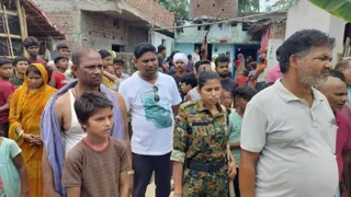 पिता की मौत के बाद सनकी बेटे ने मां सहित 6 लोगों पर किया कुल्हाड़ी से हमला, पुलिस ने दबोचा