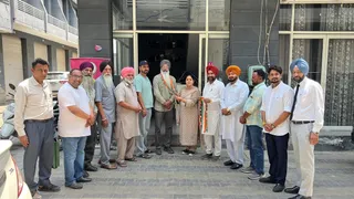 पूर्व मेयर चानी को कांग्रेस जॉइन करवाते हुए मालविका सूद।