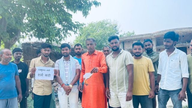 बलिया में सपा प्रवक्ता राजकुमार भाटी के बयान पर ब्राह्मण समाज में आक्रोश, फूंका पुतला
