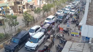 भाजपा किसान मोर्चा का जिलाध्यक्ष बनने के बाद 120 वाहनों के काफिले में नगर पहुंचे सज्जन सिंह यादव।