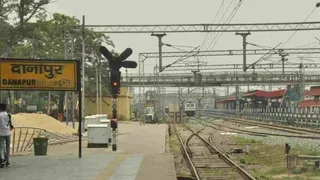 दानापुर में आरआरआई रूम का ताला तोड़ काटा सिग्नल केबल, साढ़े चार घंटे तक ...