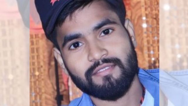 पूर्वी चंपारण में प्रेम-प्रसंग में छात्र ने गले में फंदा लगा की आत्महत्या, जांच में जुटी पुलिस 
