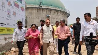 निर्माणाधीन गोयला बायोगैस संयंत्र का महापौर ने किया दौरा। फोटो: जागरण