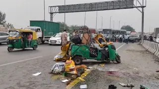 हादसे में ऑटो के उड़े परखच्चे। जागरण