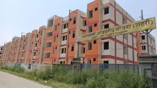 मधुबन बापूधाम स्थित प्रधानमंत्री आवास योजना (शहरी) के अंतर्गत बने भवन। जागरण