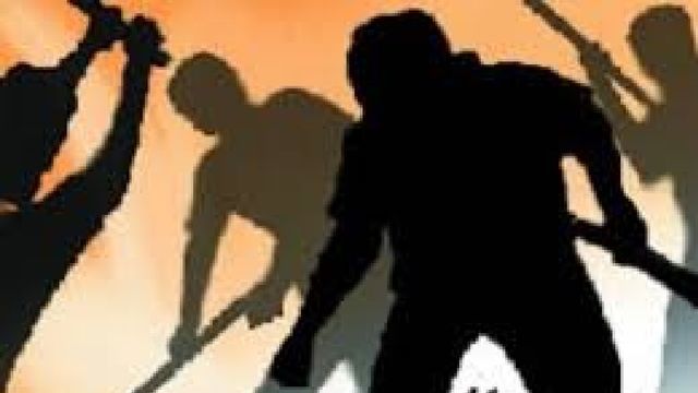 मयूरभंज में तिहरा हत्याकांड: नशे में धुत युवक ने दो ग्रामीणों को फावड़े से काटा, भीड़ की पिटाई से आरोपी की भी मौत
