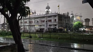 बुधवार शाम नंगल में हुई बारिश व छाए घने बादल।
