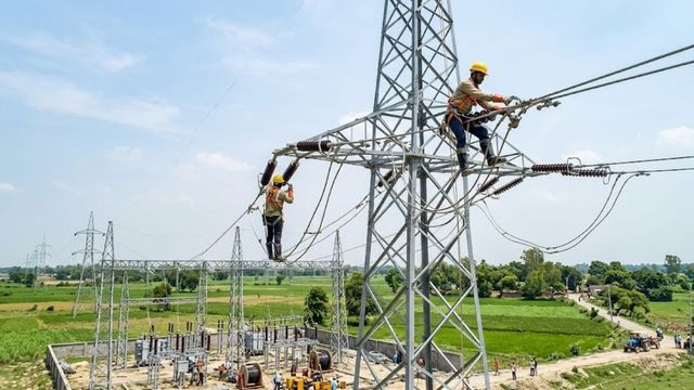 बिजली उपभोक्ताओं को मिलेगी राहत, अंतिम फेज में पहुंचा सीतामढ़ी के पुपरी में बन रहा नई दोहरी लाइन का काम 
