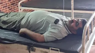 अस्पताल में भर्ती किसान सुधीर। सौ. स्वजन