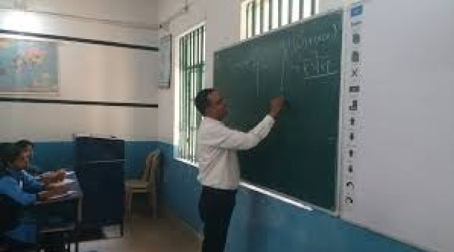 सीएम स्कूल ऑफ एक्सीलेंस के रिजल्ट पर उठे सवाल; स्मार्ट क्लास के बावजूद पिछड़ रहे विज्ञान के छात्र
