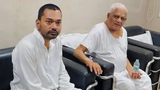स्वास्थ्य मंत्री निशांत कुमार और पूर्व मंत्री शकुनी चौधरी