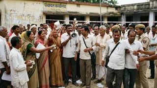 बिहार में हड़ताल पर रहने के बाद भी पंचायत सचिवों ने किया करोड़ों का भुगतान (AI Generated Image)
