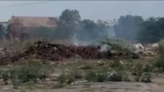 कूड़े में लगाई आग। जागरण
