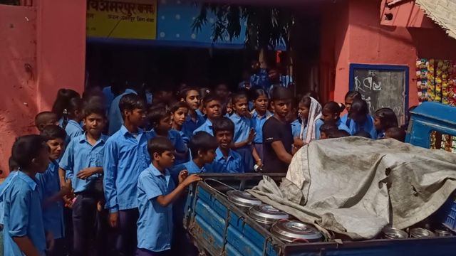 बांका में अंडा नहीं मिलने पर भड़के छात्र, मध्याह्न भोजन का किया बहिष्कार
