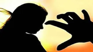 खेत में मवेशी चरा रही महिला से दुष्कर्म। ( प्रतीकात्मक फोटो)