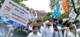 एनएसयूआई छात्रसंगठन विरोध प्रदर्शन करता हुआ। जागरण