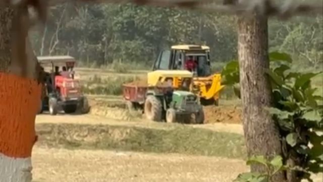 सिद्धार्थनगर में नियमों की आड़ में मिट्टी खनन का बड़ा खेल, माफिया काट रहे चांदी; मिलीभगत की आशंका
