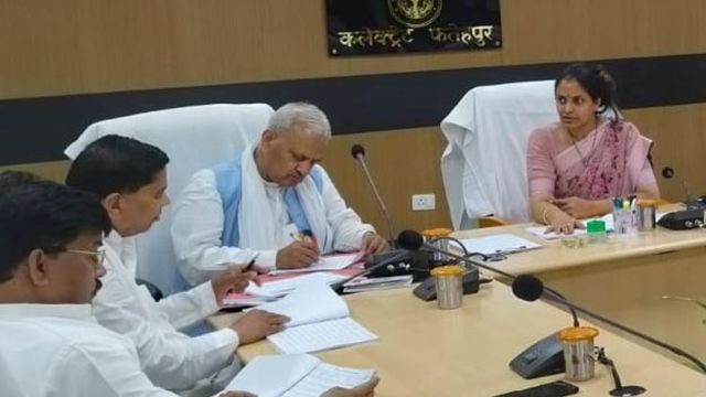 फतेहपुर में बिछेगा सड़कों का जाल! सांसद और विधायकों ने 350 नई सड़कें और 40 पुल बनाने के प्रस्ताव पर की चर्चा
