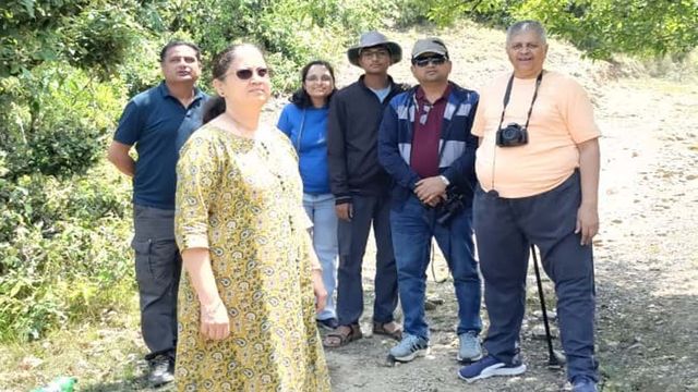 उत्तराखंड में महाराष्ट्र हाईकोर्ट के जज की सादगी, फ्लीट को लौटाया; पत्नी संग अकेले घूमे