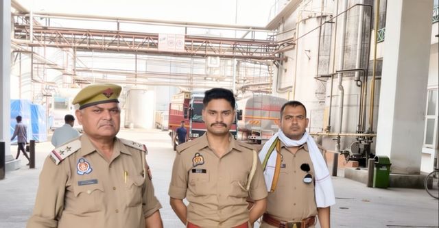 बिना सूचना फैक्ट्री बंद! रनिया में गेट पर ताला देख श्रमिकों ने काटा बवाल; भारी पुलिस बल तैनात