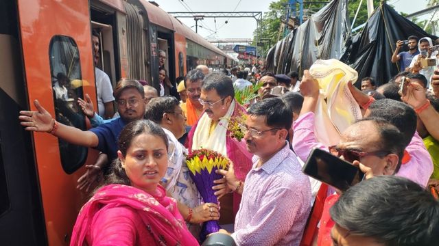 वंदे भारत से जमुई पहुंचे भाजपा प्रदेश अध्यक्ष संजय सरावगी, विपक्ष पर साधा निशाना
