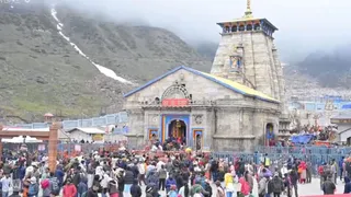 केदारनाथ धाम में उमड़ रही भक्तों की भीड़।
