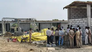 देवास पटाखा फैक्ट्री विस्फोट में एसडीएम सहित चार निलंबित (फोटो- पीटीआई)